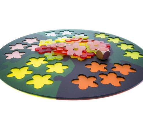 Kytičky dekorace a barevná stolní dětská desková hra ruční výroba od Lucie Kupilíkové