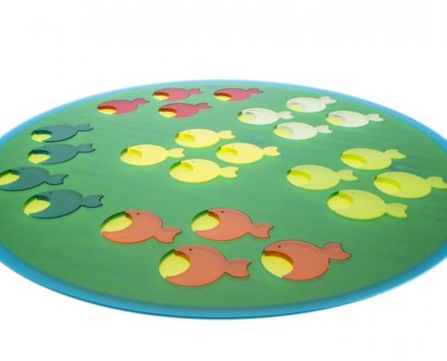 Rybičky jednobarevné tyrkysové stolní dětská hra ruční výroba